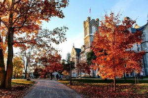 Queen’s University campus in Kingston, Ontario, surrounded by vibrant fall foliage. A representative seasonal image showing how Kingston will look during the Autumn 2025 housing market.