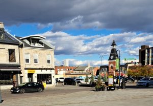Exterior of a café near Kingston Market Square with outdoor seating