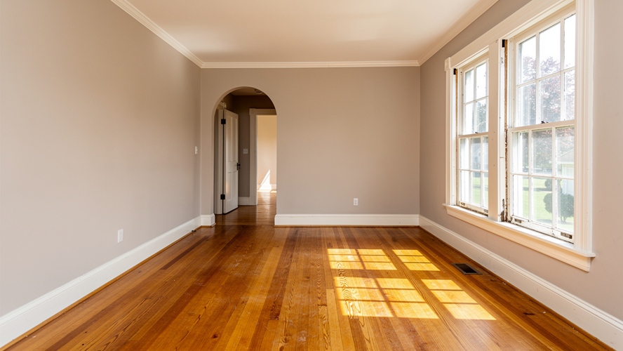 Empty living room in an Ontario estate home after contents have been cleared, Bill Stevenson REALTOR®, Century 21 Lanthorn Real Estate Ltd., Brokerage
