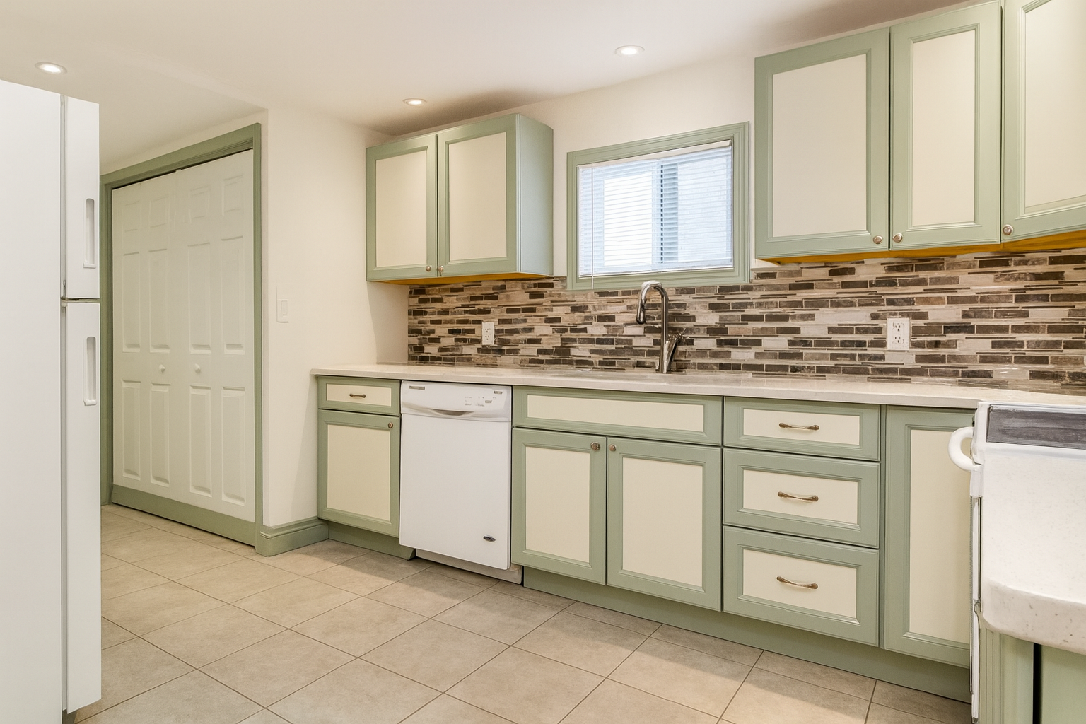 Refreshed painted kitchen cabinets before selling, Bill Stevenson REALTOR®, Century 21 Lanthorn Real Estate Ltd., Brokerage, Kingston Ontario
