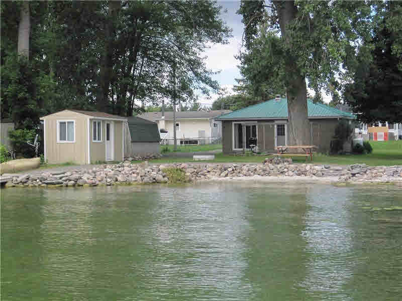 Small waterfront cottage close to shoreline in Kingston area showing limited space for septic system, Bill Stevenson REALTOR® Century 21 Lanthorn Real Estate Ltd Brokerage
