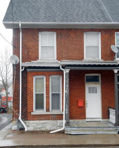 Original Kingston Victorian 4+ bedroom home where dining room was converted into a fifth bedroom
