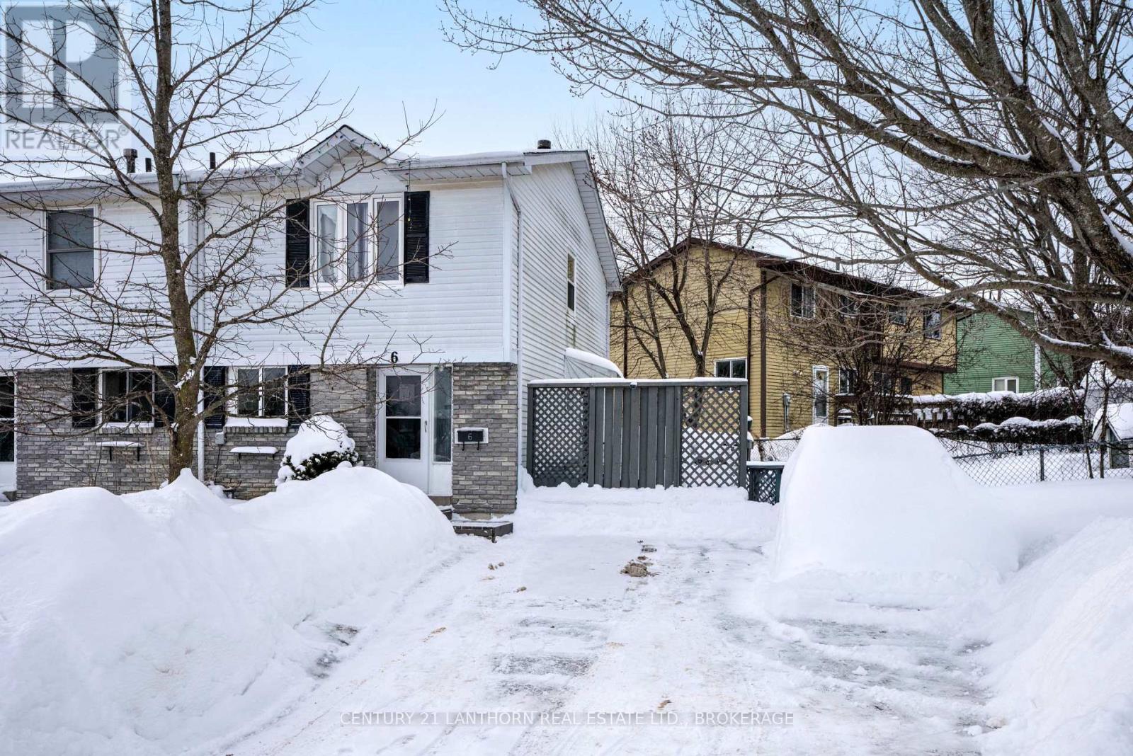 3-bedroom houses like this one with 2 bathrooms; semi-detached home in Portsmouth Kingston Ontario under 500000