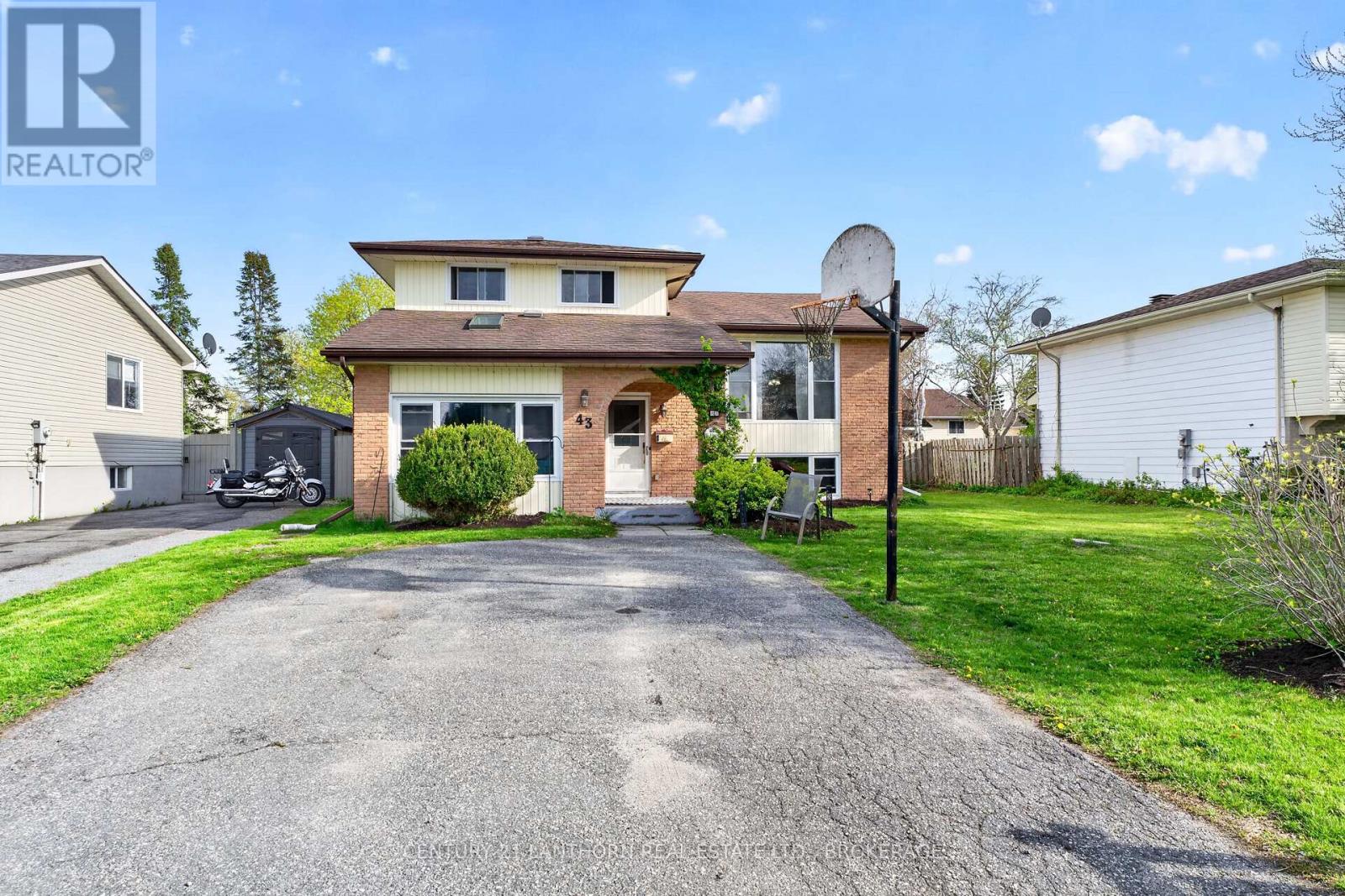 Kingston area homes $500K-$600K featuring a suburban family home in Amherstview