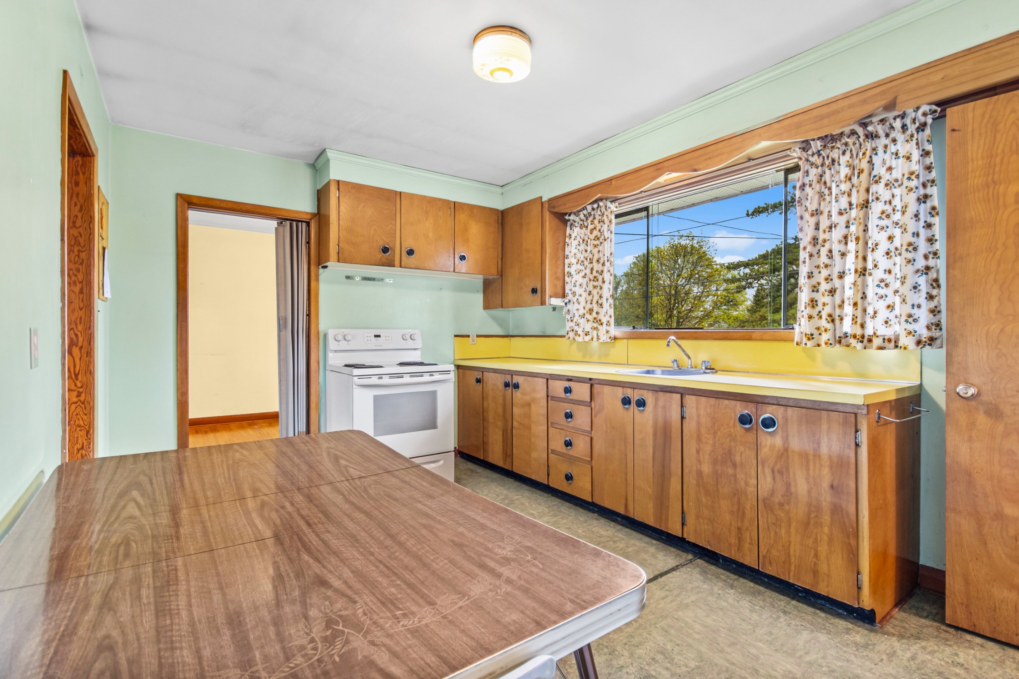 Dated kitchen illustrating cosmetic items during home sale negotiations