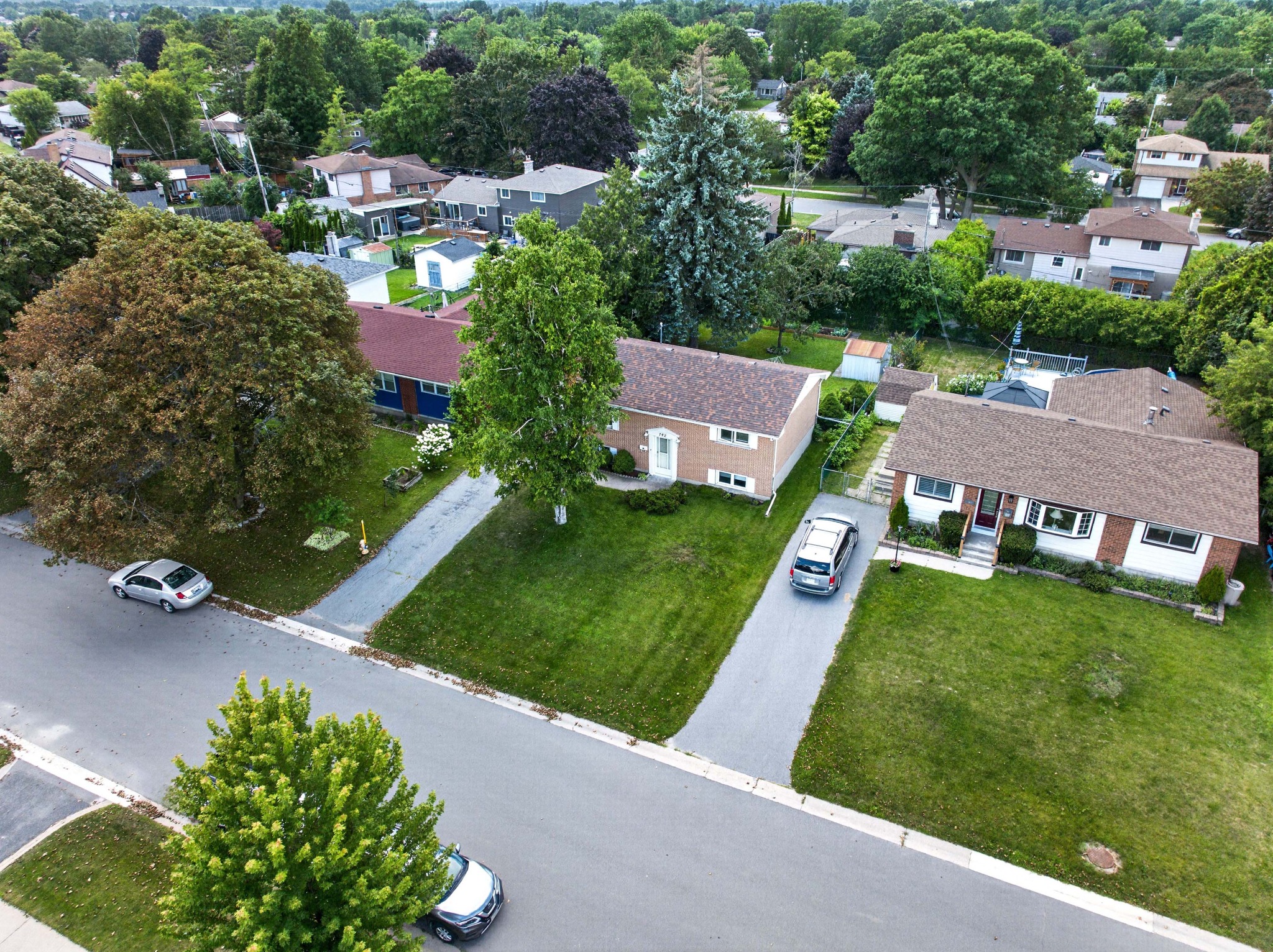 SIRVA relocation west Kingston residential neighbourhood with detached homes